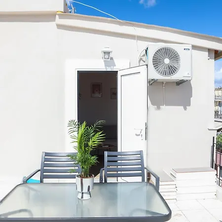 Marilia's Penthouse Apartament